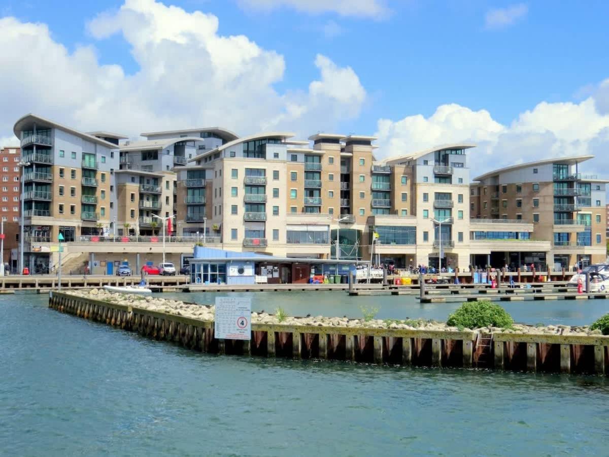 Crow'S Nest Vila Poole Exterior foto
